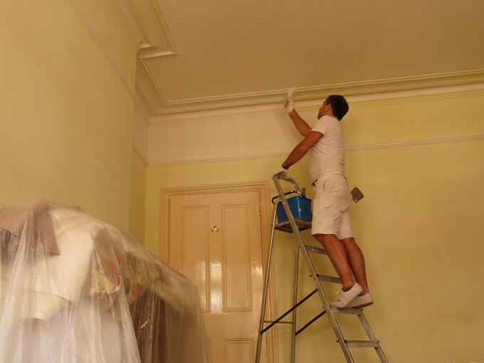 Painting in Central London painting a main bedroom
